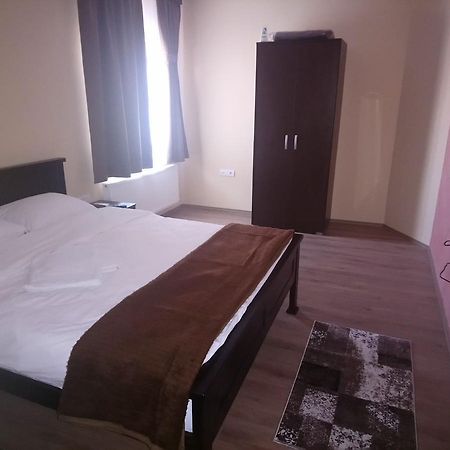 Albergue Prenociste Hrast Paraćin Exterior foto
